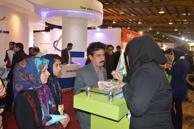 علیرضا پویافر: گزارش اختصاصی یازدهمین نمایشگاه فناوری اطلاعات استان یزد:کودکان و نوجوانان کامیتکسی(8) علیرضا پویافر: گزارش اختصاصی یازدهمین نمایشگاه فناوری اطلاعات استان یزد:کودکان و نوجوانان کامیتکسی(8)