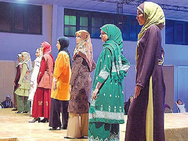 یزدفردا - محمد حسین تقوایی زحمت کش -   بانو حمیده زابلی &ndash; وکیل پایه یک دادگستری یزد -کارشناس ارشد حقوق مالکیت فکری- حقوق قانونی طراحان مد ولباس (36)