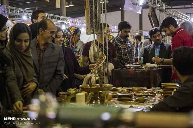 یزدفردا محمد حسین تقوایی زحمتکش  بانو حمیده زابلی &ndash; وکیل پایه یک دادگستری یزد -کارشناس ارشد مالکیت فکری  داستان حضور تاجر کویتی در نمایشگاه یزد و خطر سرقت نامحسوس صنایع دستی(37)