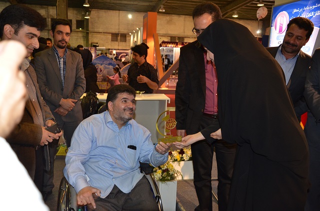 محمد حسین تقوایی زحمتکش :گزارش اگزارش اختصاصی دهمین نمایشگاه کامپیوتر و موبایل استان یزد: بازدید کامیتکسی معاون توسعه مدیریت و منابع انسانی استاندار یزد