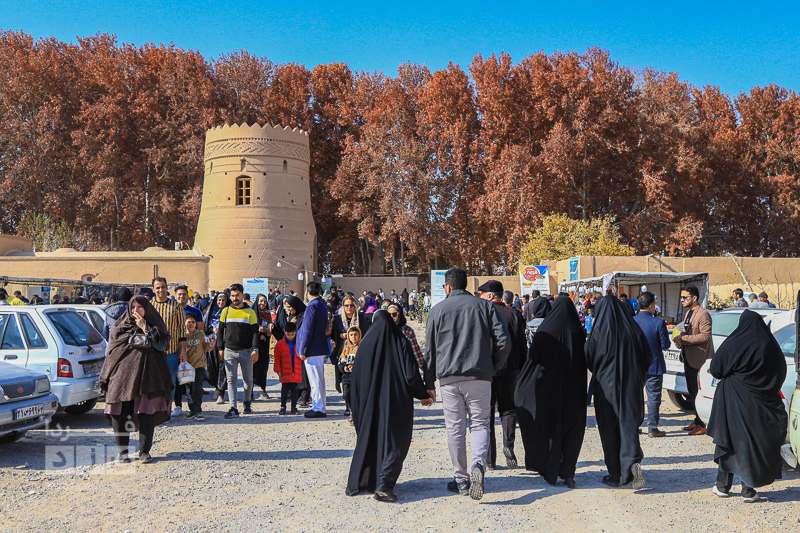 آیین اختتامیه جشنواره قورمه مهریز در باغ جهانی پهلوانپور