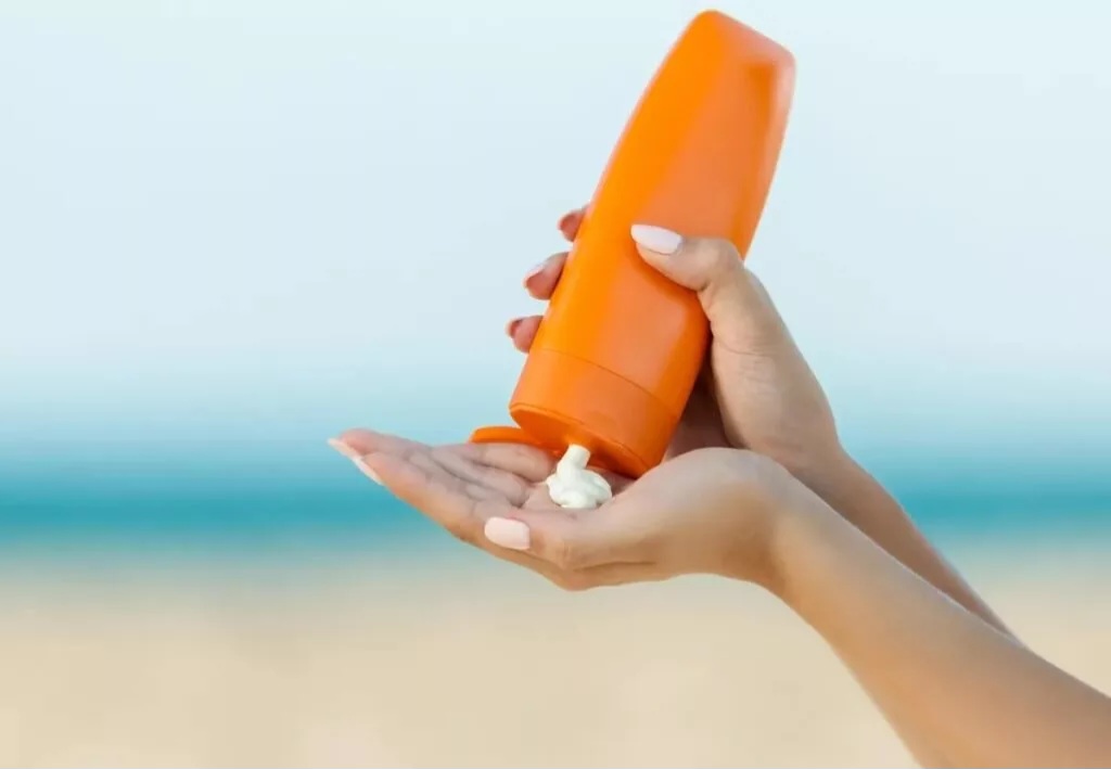 ضدآفتاب مضر است یا مفید؟ نگاهی به نظرات سازمان‌ها و متخصصان سلامت