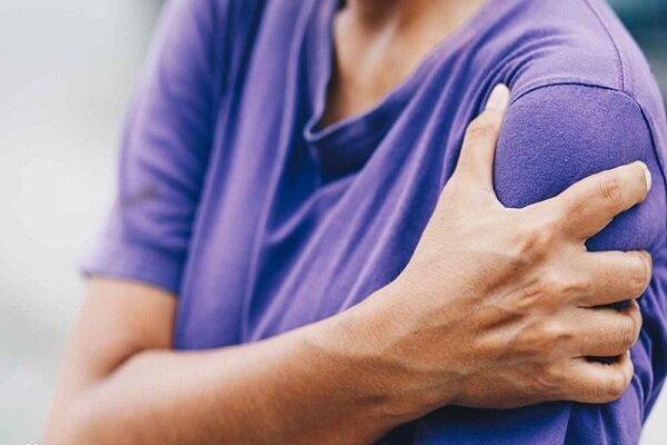 شانه یخ‌زده چیست؟ علل و روند ایجاد بیماری