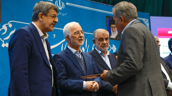 واگذاری ۴ مجوز بی‌نام سرمایه‌گذاری در یزد با حضور وزیر کشور