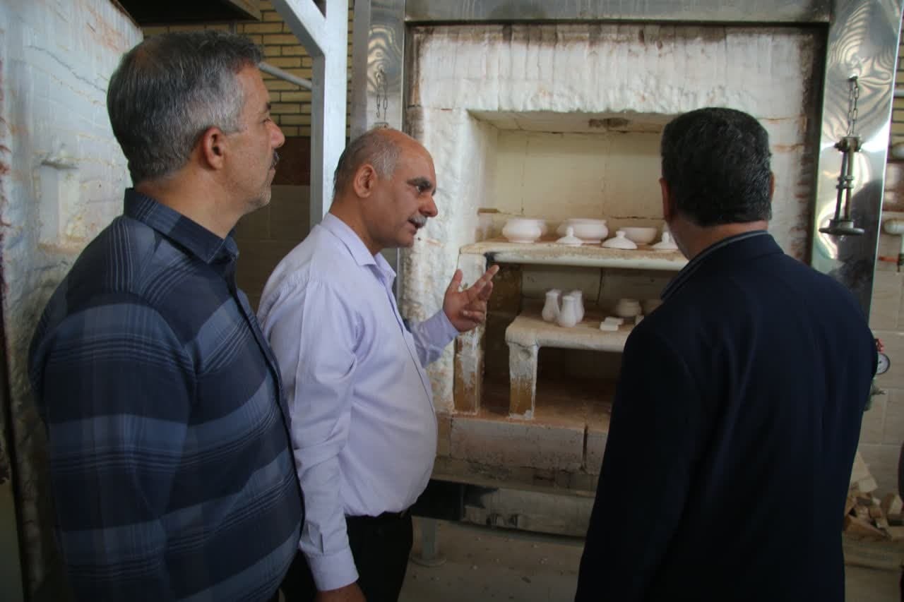 تاکید فرماندار میبد بر رفع نیاز‌های کارگاهی و آزمایشگاهی آموزشگاه فنی پسران