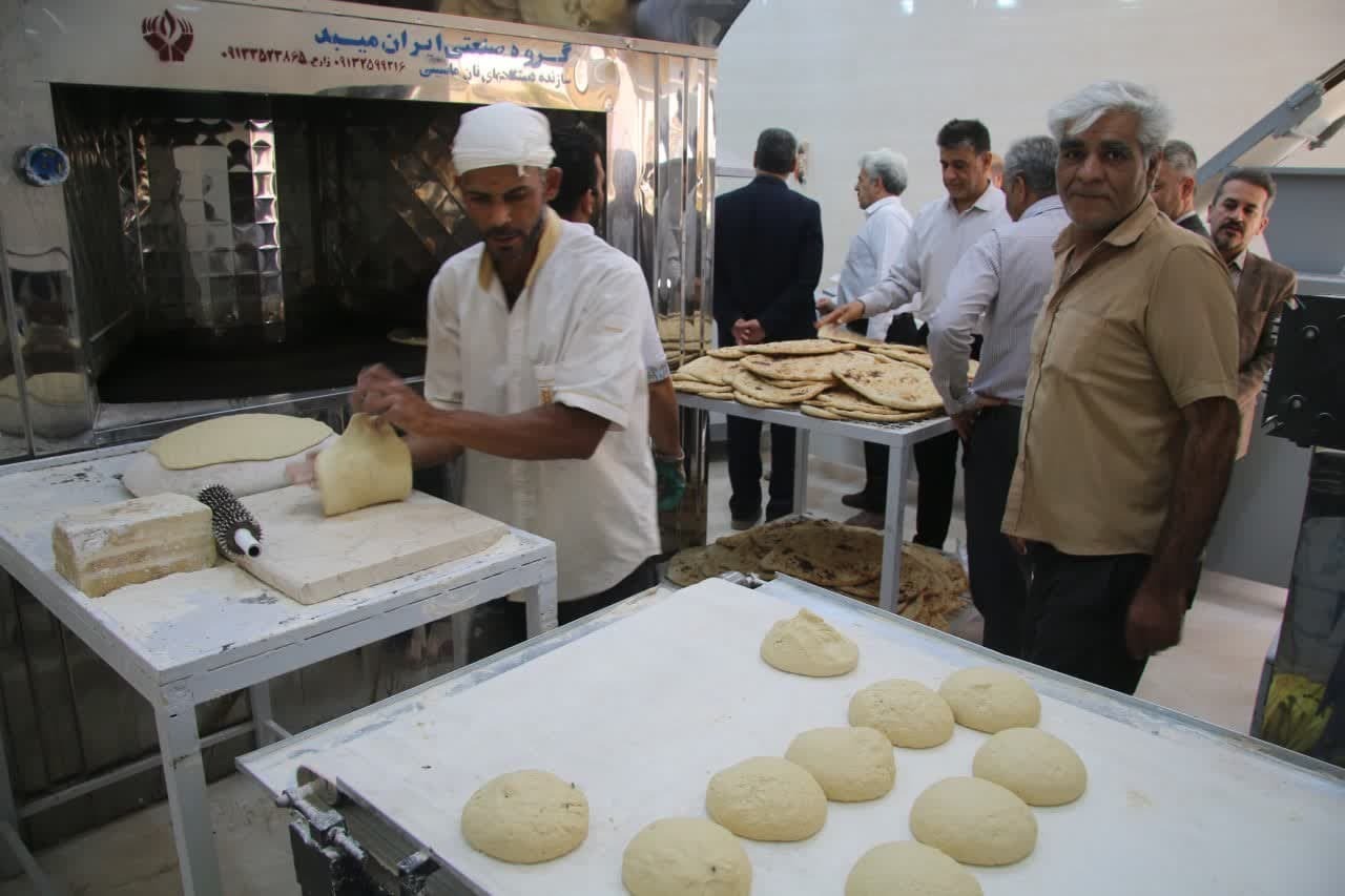 بازدید فرماندار میبد از مجتمع نانوایی