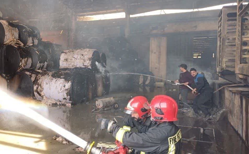 کارخانه کارتن سازی در یزد آتش گرفت