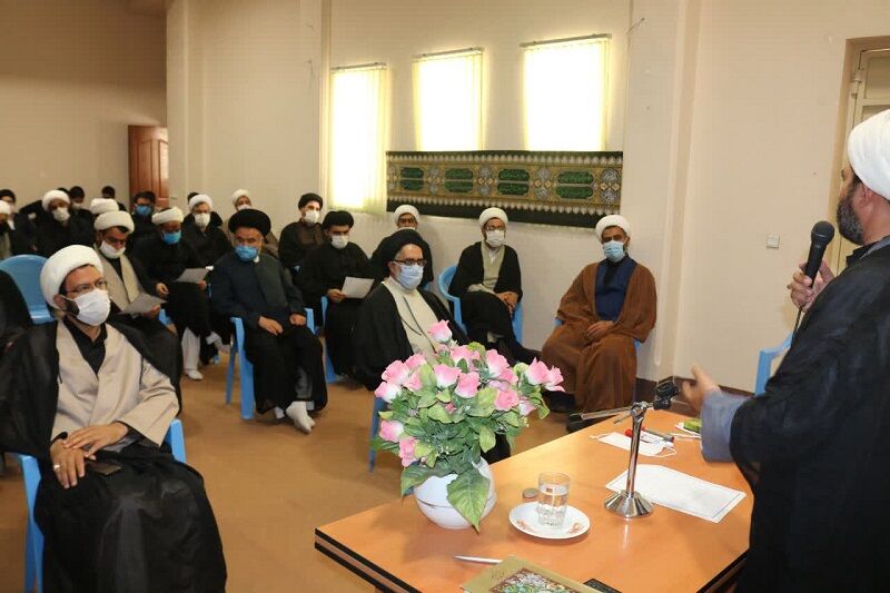 امام جمعه ابرکوه: تبیین درس های عاشورا مهمترین تکلیف هیات های مذهبی است