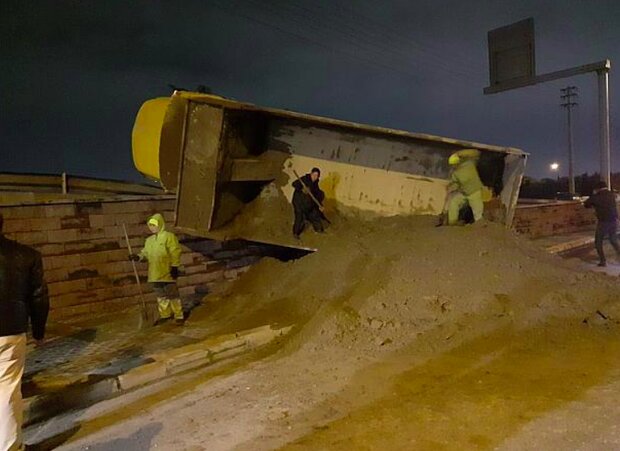 واژگونی کامیون در یزد دو کشته و مصدوم برجا گذاشت