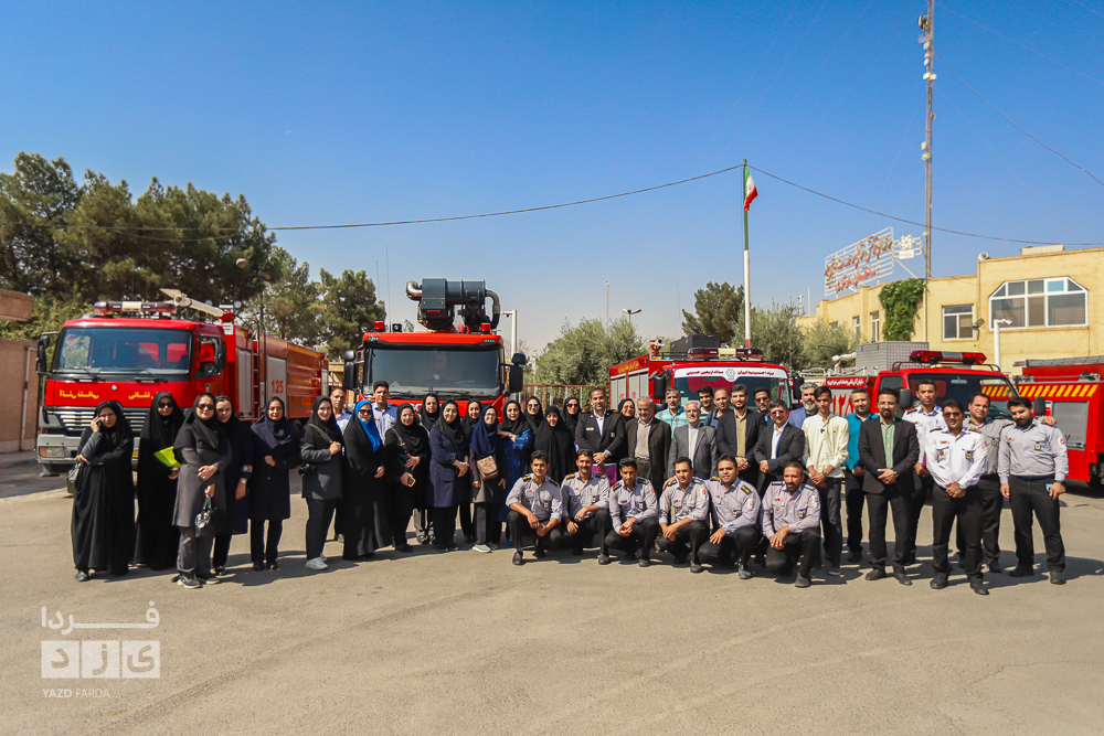 بازدید اصحاب رسانه از سازمان‌های مدیریت آرامستان‌ها و آتش‌نشانی شهرداری یزد