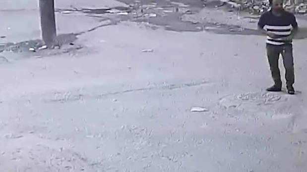 سارقان درهای فاضلاب در آبادان جان شهروندان این شهر را به خطر می اندازند.