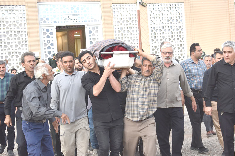 مراسم تشییع جنازه مادر شهید علیرضا عالمی زاده بهابادی دربهاباد برگزارشد