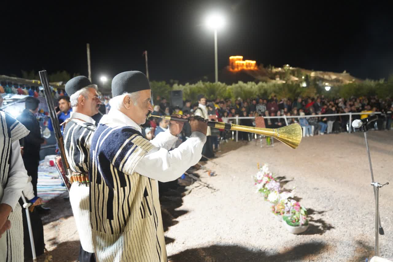 درخشش کم نظیر آیین دوستی با اقوام ایرانی در نوروزگاه آبشار بافق