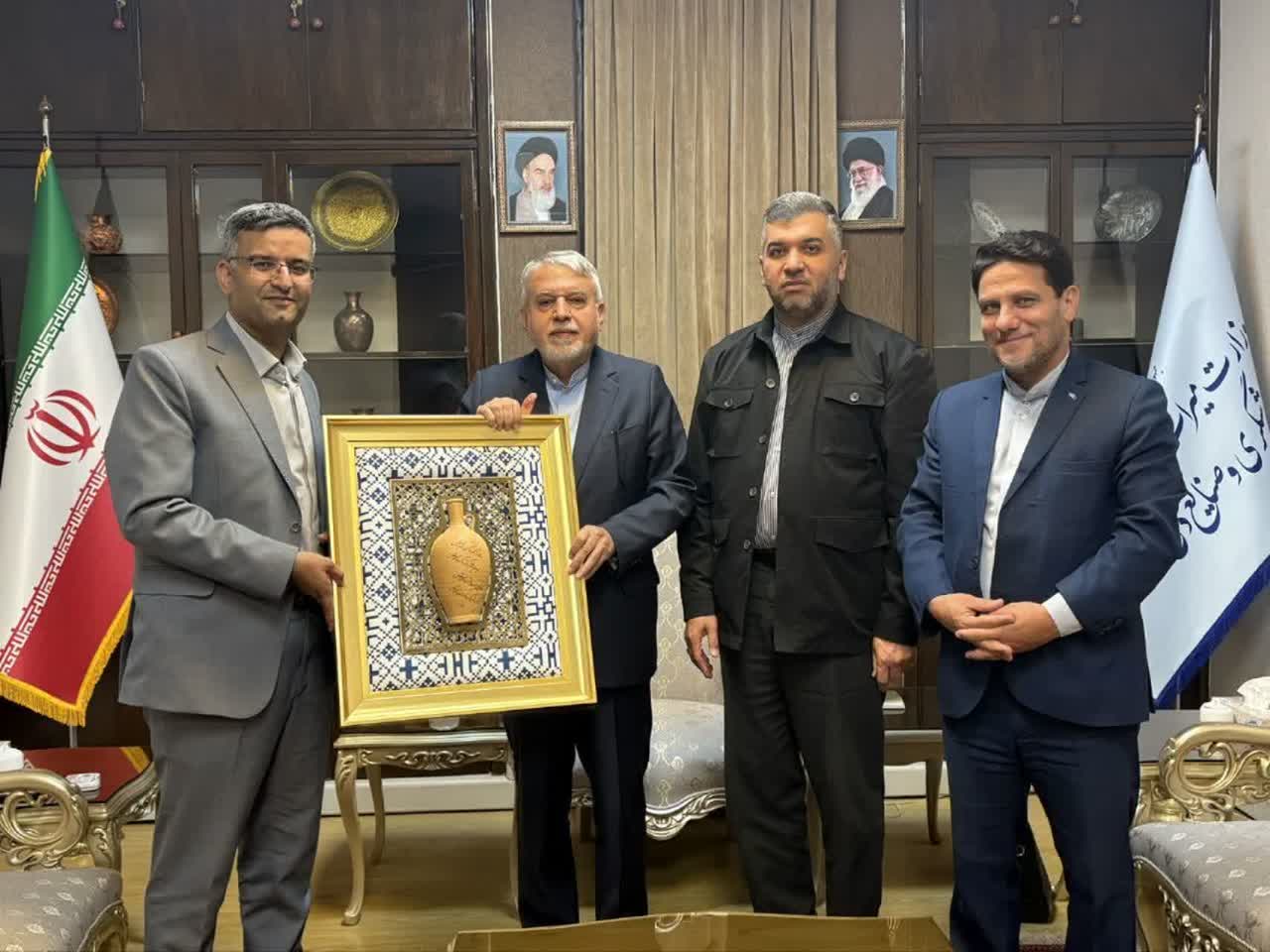 دیدار سرپرست فرمانداری ویژه میبد با وزیر میراث‌فرهنگی، گردشگری و صنایع‌دستی