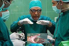 با پزشکان شوخی کنید سنگ می‌شوید (طنز)