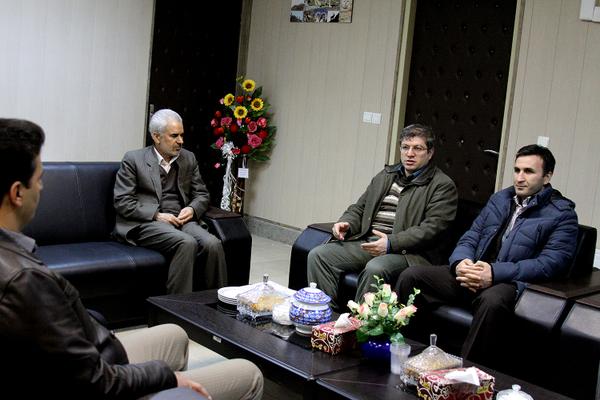 حضور دکتر شادی ون و مهندس اوسکوی مشاورین شرکت نفت در شهرستان طبس جهت برسی طرح های اقتصاد مقاومتی