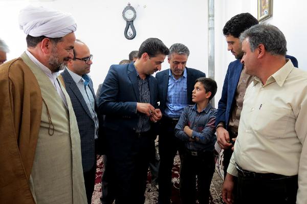 دیدارمعاون استاندار وفرماندارویرژشهرستان طبس ازخانواده شهید وفایی