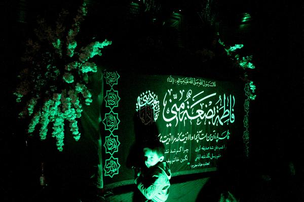 تشییع نمادین حضرت فاطمه زهرا (س) و عزاداری هیآت مذهبی در آستان مبارک حسین بن موسی الکاظم (ع)شهرستان طبس