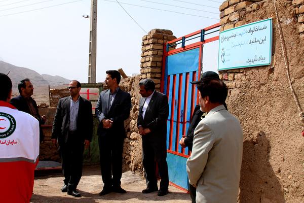 دیدار مهندس طلائی با خانواده شهید حجت نجفی در منظقه عشایری رضاقلی 