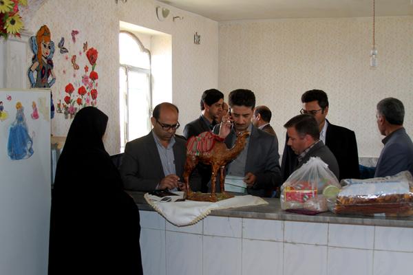 پیگری مهندس طلائی درروستای سمبا برای رفع مشکل خانواده ای که مریض آن ده سال فلج می باشد در همان روزبه نتیجه رسید  