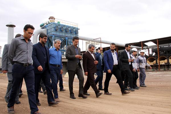 طلائی مقدم معاون استاندار و فرماندار ویژه شهرستان طبس کارخانه کک طبس آماده افتتاح رسمی