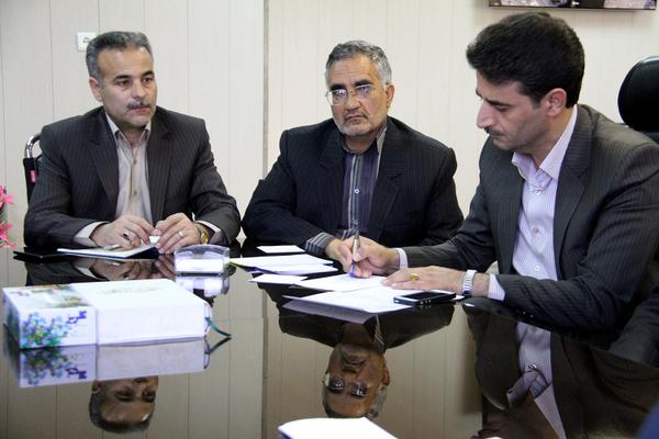 جلسه برنامه ریزی و هماهنگی اجرای زیرساختها در روستاها قبل از اجرای طرح هادی باحضور معاون استاندار و فرماندار ویژه طبس ،مدیران کل استان وشهرستان برگزارشد.