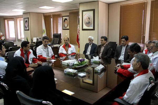 دیدار کارکنان جمعیت هلال احمر طبس و اعضای شورای اجرایی با مهندس طلائی معاون استاندار و فرماندارویژه طبس 