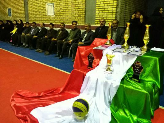 گزارش تصویری : مسابقات والیبال بانوان جام فجر با قهرمانی تیم راه آهن به پایان رسید