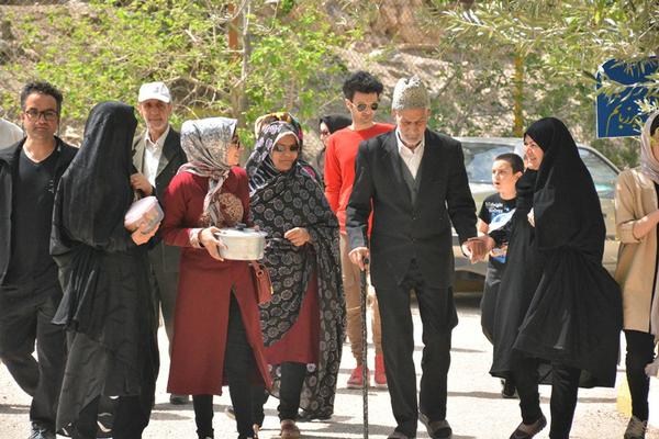 مردم و مسافرین مهمان طبیعت بهاری طبس بودند