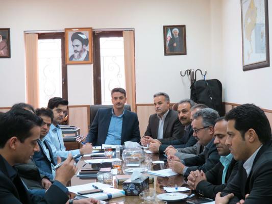 معاون استاندار و فرماندار ویژه شهرستان طبس؛ هدف گذاری ما برای سال ۹۸ افزایش سطح زیر کشت گلخانه ای شهرستان است